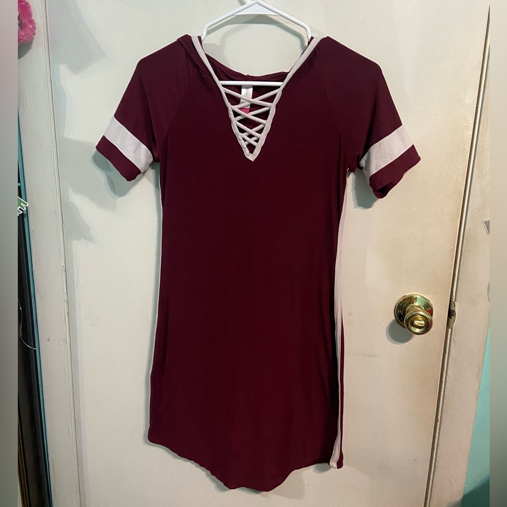 No Boundaries Medium Tight-Fitting Maroon Hoodie Dress